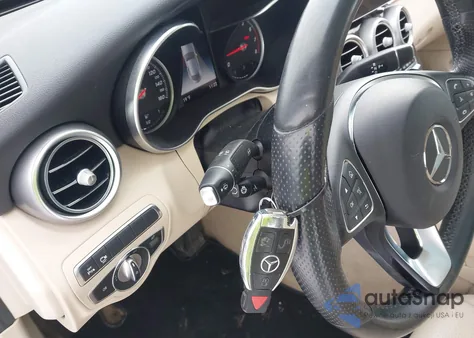 2018 Mercedes-Benz C 300 4Matic z USA, uszkodzony, nr VIN WDDWJ4KB7JF680612